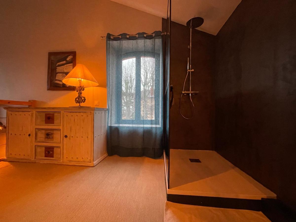 La Grange Aux Hirondelles - Appartement Complet Et Independant Commelle-Vernay Exteriör bild